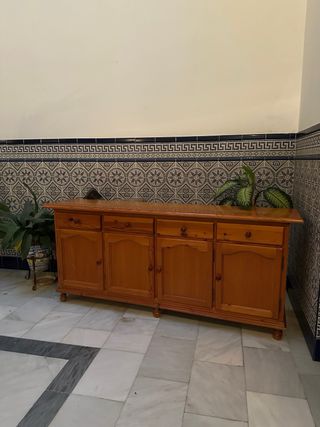 Mueble bajo TV de madera
