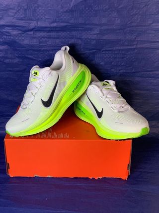Nike Vomero 18 Scarpe da Corsa Verdi/Bianche