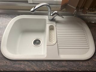 Lavabo de cocina de plástico blanco