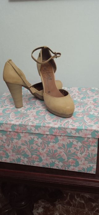 Zapatos Mustang Beige Tacón Ancho