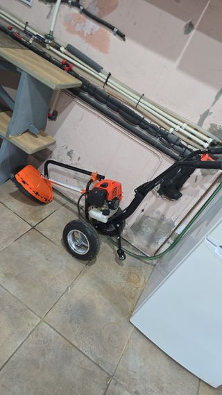 Desbrozadora con ruedas
