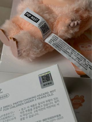 Labubu happiness arancione big into energy nuovo o