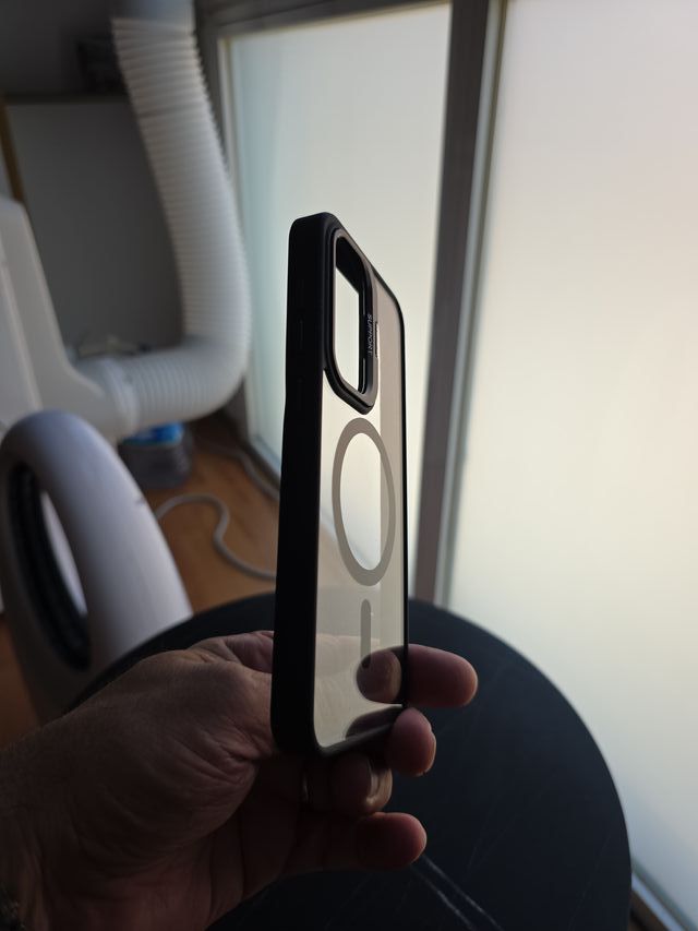 Funda transparente para iPhone con MagSafe