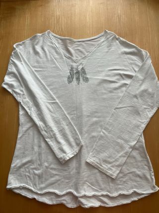 Camiseta manga larga con estampado de plumas