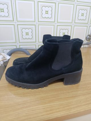 Botines negros de ante