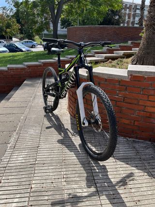 Specialized Status 2012
