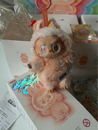 Labubu Big Into Energy love rosso happiness