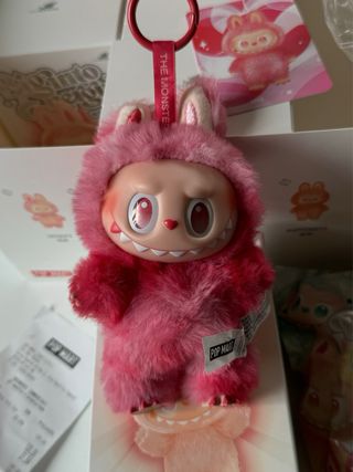 Labubu Big Into Energy love rosso happiness