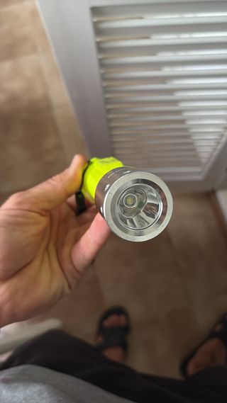 Linterna de buceo amarilla