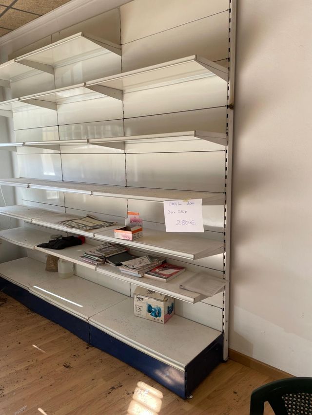 Estanterías metálicas para tienda