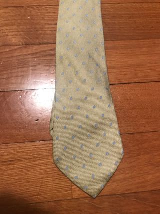 Corbata Pierre Cardin dorada con lunares