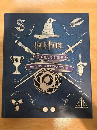 EL GRAN LIBRO DE LOS ARTEFACTOS DE HARRY POTTER...