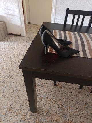 Zapatos de tacón negros para mujer