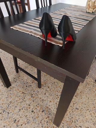 Zapatos de tacón negros para mujer