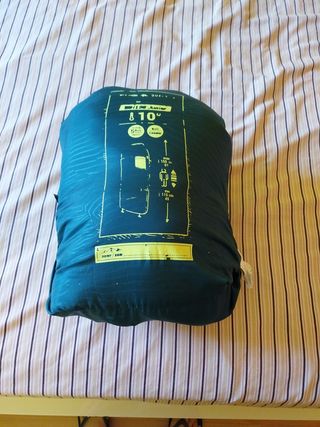 Saco de dormir infantil azul de la marca decathlon