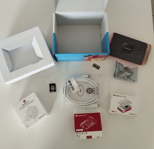 Raspberry Pi 5 Starter Kit 8GB