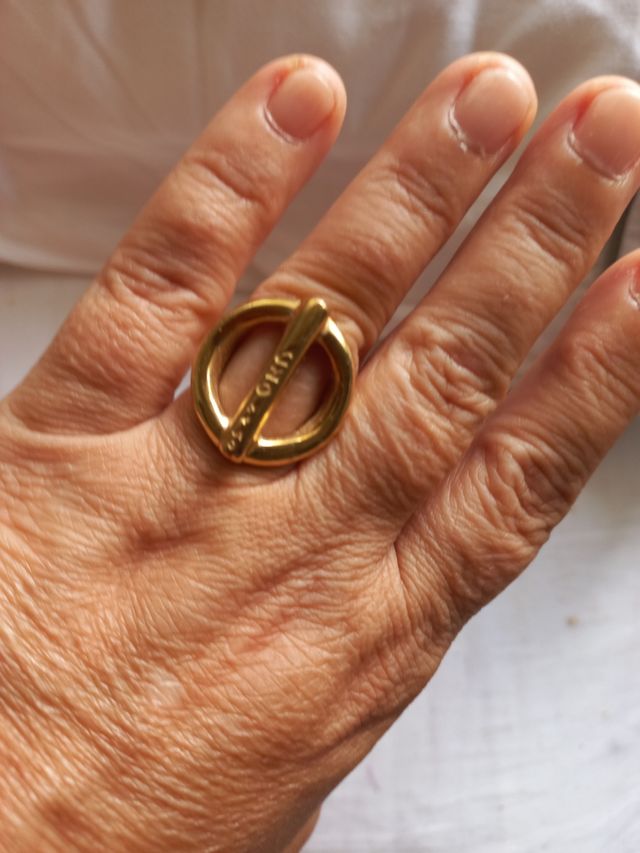 Anillo Uno de 50 Dorado