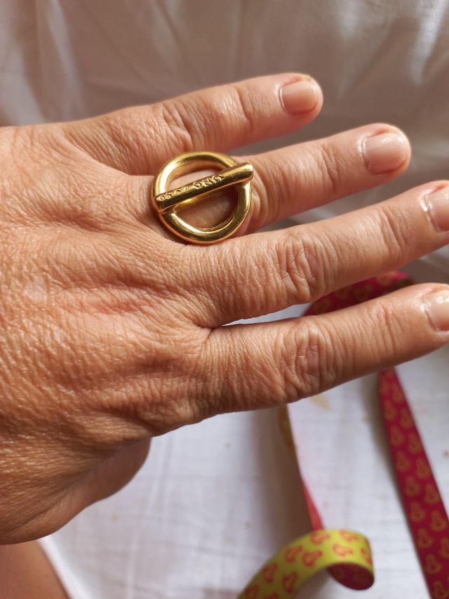 Anillo Uno de 50 Dorado