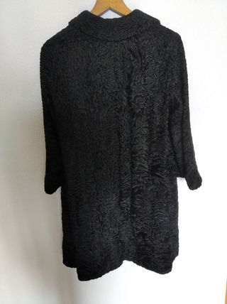 Abrigo de astracán negro