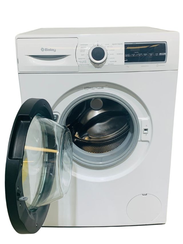 Lavadora blanca de carga frontal 7kg. BALAY 3TS976BA/25