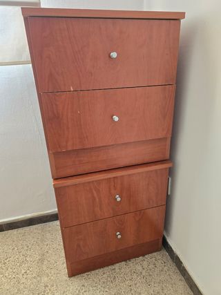 Mesitas de noche de madera. Las 2 por 10eur