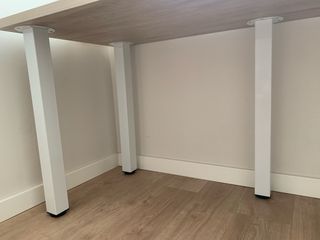 URGE. Mesa escritorio de madera clara