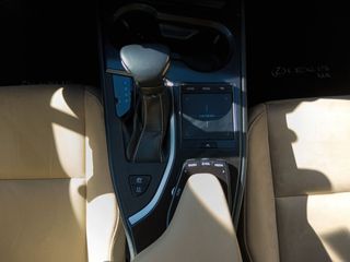 Lexus UX 250 h Business