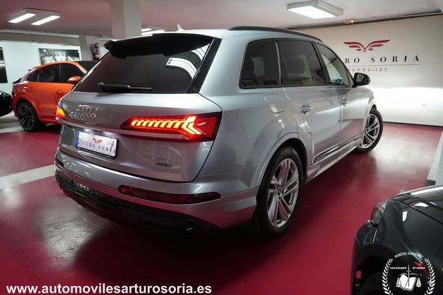 Audi Q7 2021 60TFSIe S-Line