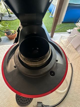 Cafetera NESPRESSO VERTUO por KRUPS Roja.