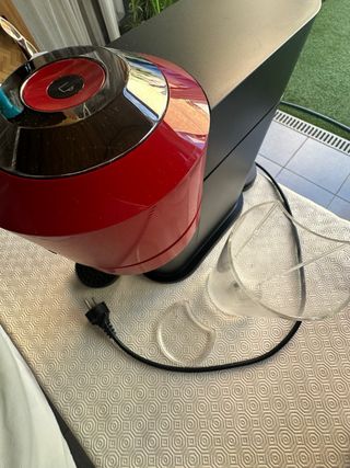 Cafetera NESPRESSO VERTUO por KRUPS Roja.