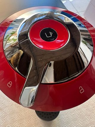 Cafetera NESPRESSO VERTUO por KRUPS Roja.