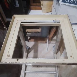 Mesa para máquina de escribir con ruedas