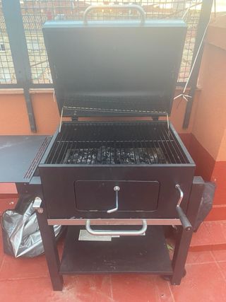 Barbacoa Negra Metal y Plástico