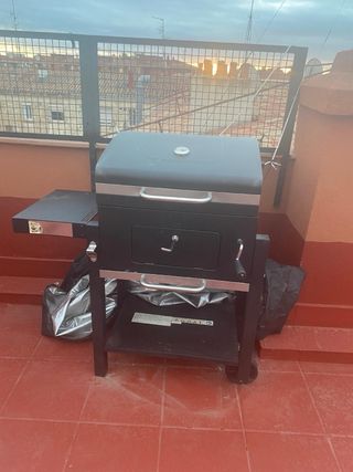 Barbacoa Negra Metal y Plástico