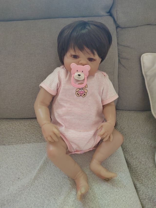 Muñeca bebé realista