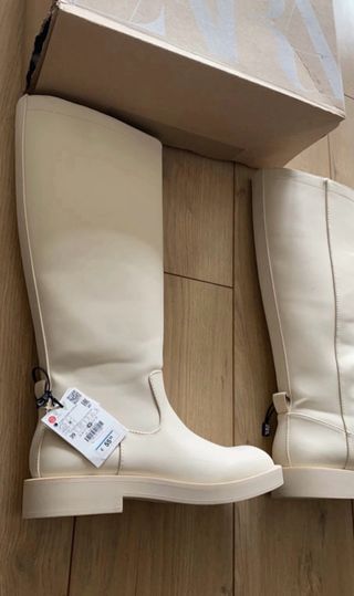 Botas altas beige Zara