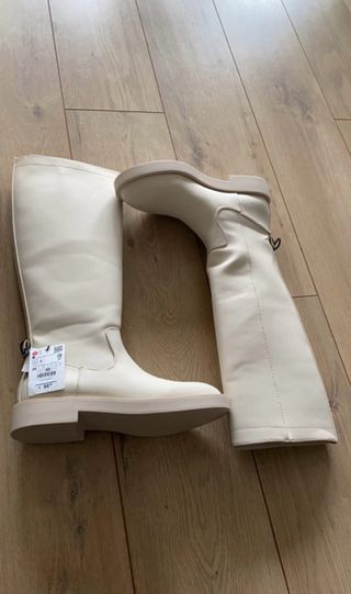 Botas altas beige Zara