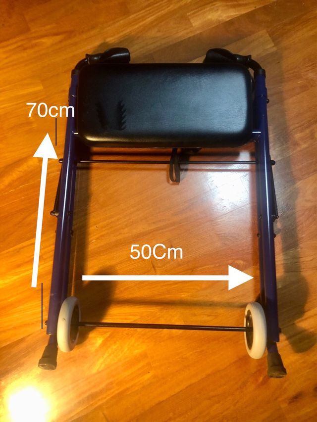 Deambulatore pieghevole con seduta