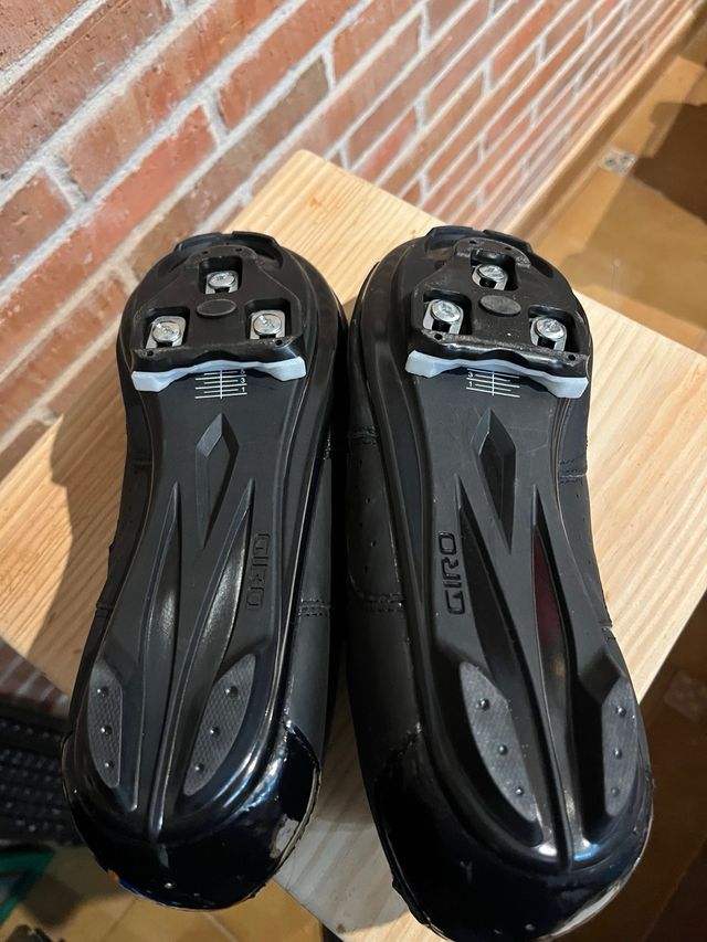 Scarpe Giro Road 
Con tacchetti Look