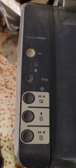 Impresora Epson con cartuchos de tinta