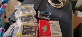 Impresora Epson con cartuchos de tinta