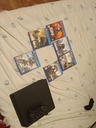 PS4 + 5 Juegos + Mando Negro