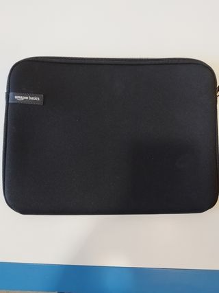 Funda portátil Amazon Basics