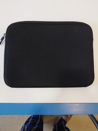 Funda portátil Amazon Basics