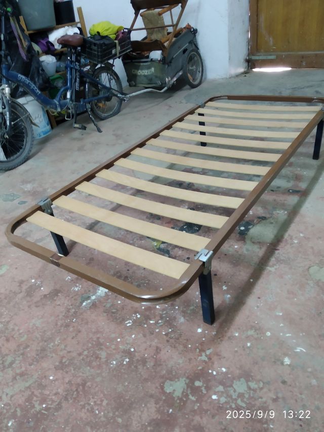 Somier de madera y metal, patas incluidas