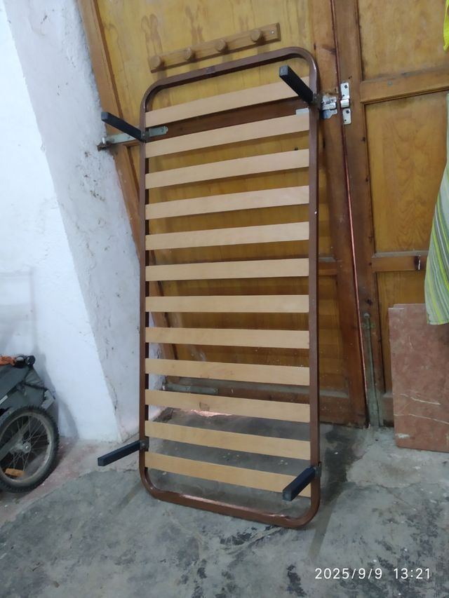 Somier de madera y metal, patas incluidas