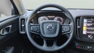 Volvo XC40 T2 Momentum Core 95 kW (129 CV)
