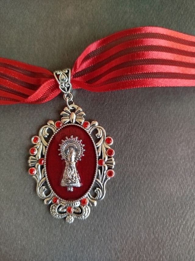 Conjunto Baturra Pendientes , Gargantilla y Broche