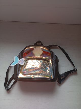 Mochila brillante sirena con concha.