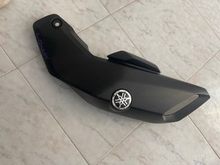 Tapa Lateral Izquierda Yamaha MT-07 Negra